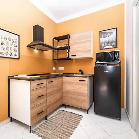 Sunny And Quiet Apartment, Central, 2 Rooms, Self Check-in Daire