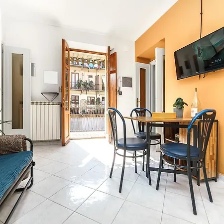 Sunny And Quiet Apartment, Central, 2 Rooms, Self Check-in Daire *