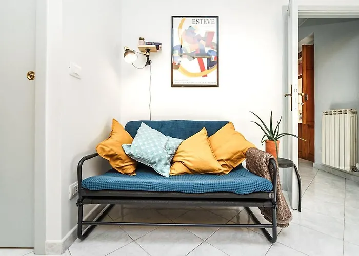 Sunny And Quiet Apartment, Central, 2 Rooms, Self Check-in *
