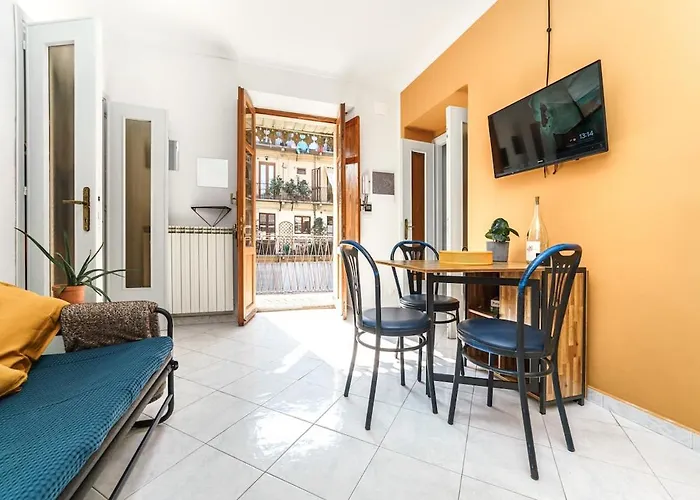 Sunny And Quiet Apartment, Central, 2 Rooms, Self Check-in Daire *