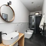 Sunny And Quiet Apartment, Central, 2 Rooms, Self Check-in 아파트