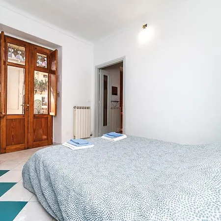 Sunny And Quiet Apartment, Central, 2 Rooms, Self Check-in *