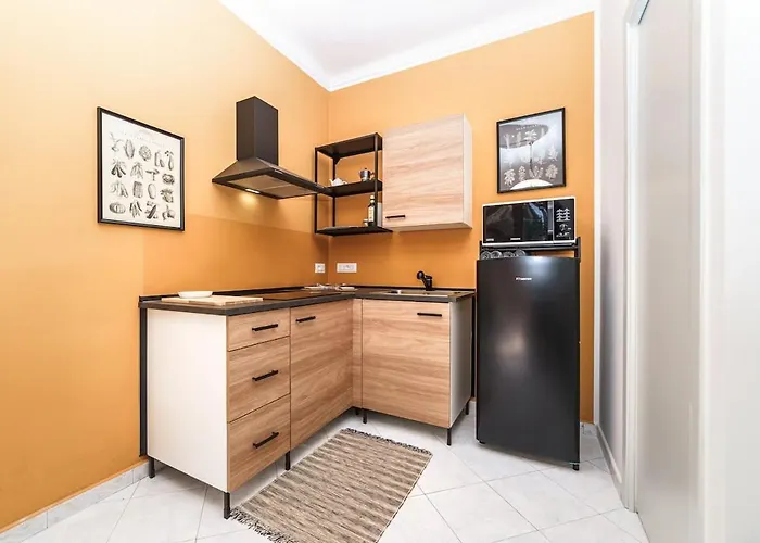 Sunny And Quiet Apartment, Central, 2 Rooms, Self Check-in Apartman