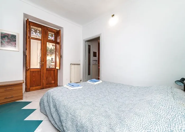 Sunny And Quiet Apartment, Central, 2 Rooms, Self Check-in *
