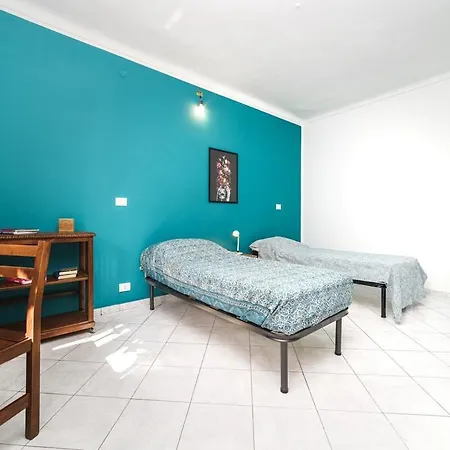 Sunny And Quiet Apartment, Central, 2 Rooms, Self Check-in *
