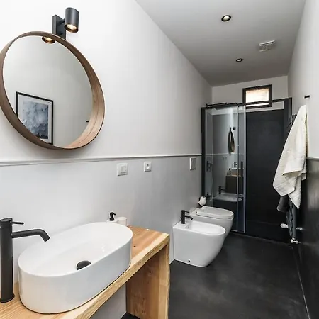 Sunny And Quiet Apartment, Central, 2 Rooms, Self Check-in Apartment